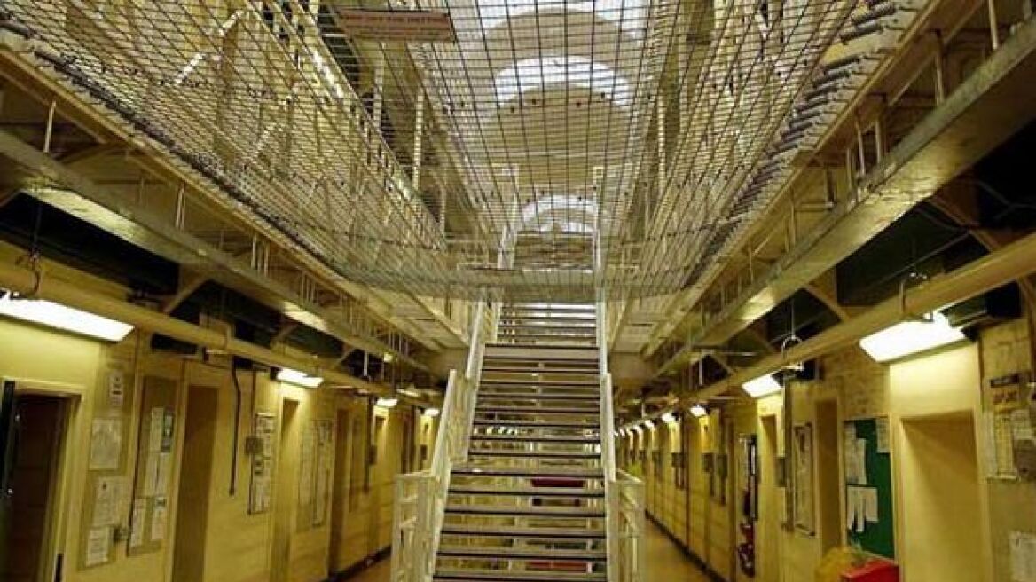 Απίστευτη δήλωση Βρετανού αστυνομικού: Οι παιδόφιλοι δεν χωράνε στις φυλακές μας!
